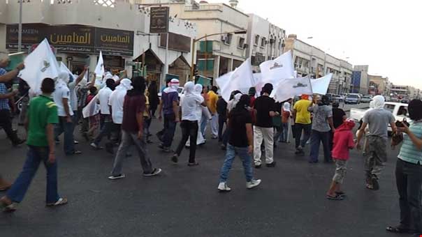 مسيرة إلى القطيف السعودية واطلاق الغاز على محتجين في البحرين