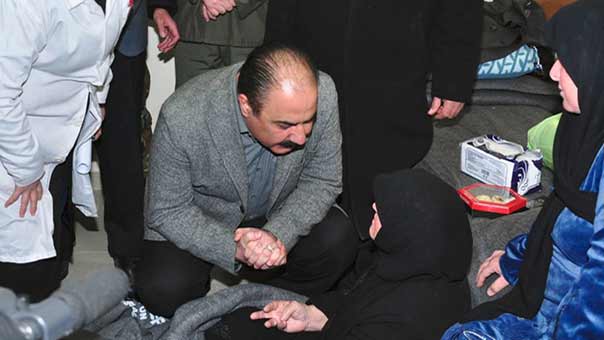 الهلال يتفقد المحررين من الفوعة وكفريا وينقل تحيات الرئيس بشار الاسد لهم