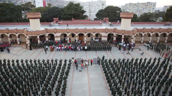 الجيش الفنزويلي يؤكد ولاءه المطلق وغير المشروط لمادورو
