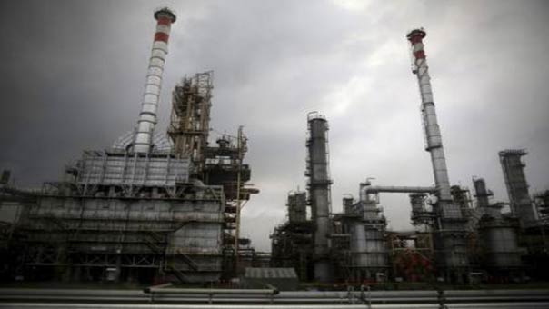  هبوط غير مسبوق في أسعار النفط العالمية.. وخسائر فادحة في مؤشر السوق السعودي