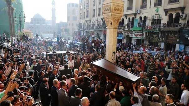 تشييع جثمان عميد الصحافيين العرب محمد حسنين هيكل إلى مثواه الأخير في مصر الجديدة
