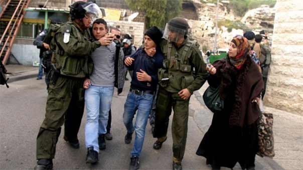 الاحتلال يعتقل زوار الأسير القيق  
