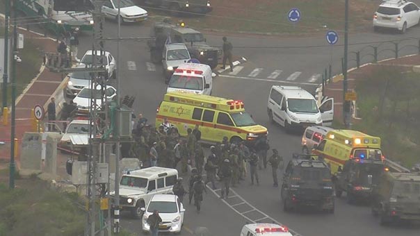 استشهاد 3 فلسطينيين وجرح صهيونيين أحدهما ضابط في عمليتي دهس وإطلاق نار قرب الخليل