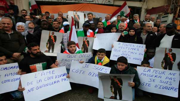 وقفة تضامنية لاهالي الزرارية مع ضحايا الهجوم الارهابي في ساحل العاج