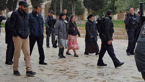 استمرار مسلسل الاعتقالات في الضفة والقدس المحتلتين.. وآليات العدو تتوغل جنوب قطاع غزة