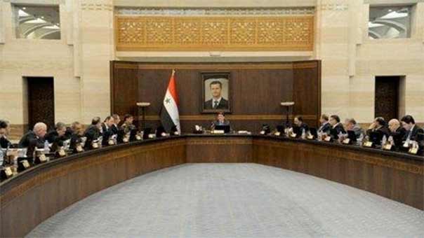 في ظل تراجع الليرة.. الحكومة السورية تجتهد لتعزيز استقرار سعر الصرف