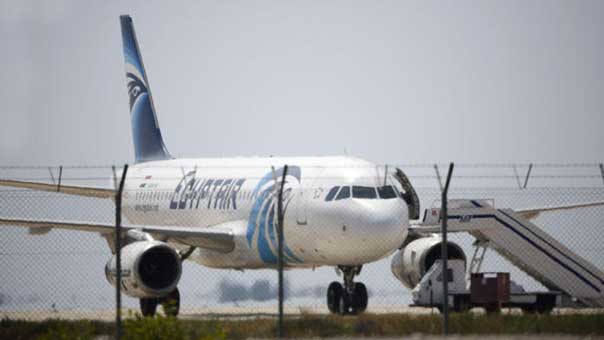 انتهاء أزمة الطائرة المصرية المختطفة والإفراج عن جميع الرهائن