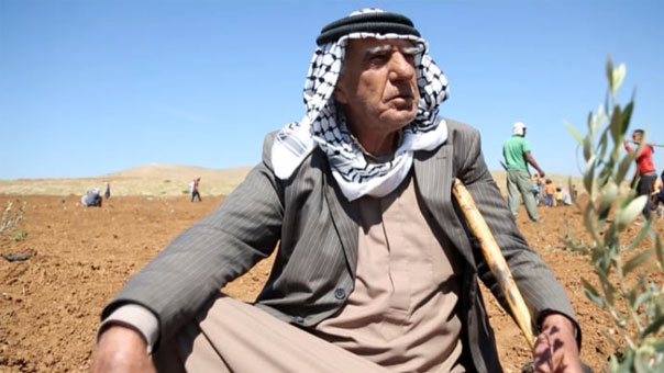 فلسطيني يقاوم منذ العام 1962 على طريقته