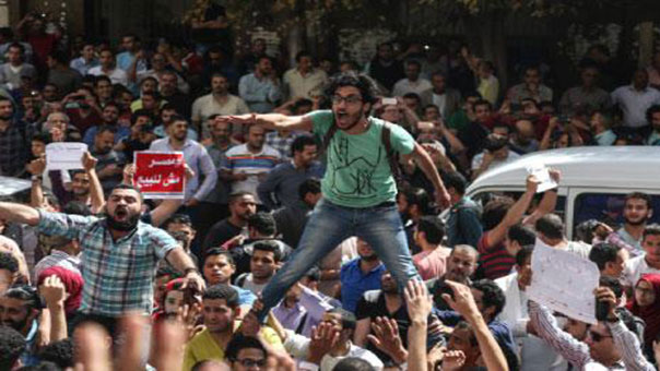 المصريون إلى الشارع: أرضنا &laquo;مش للبيع&raquo; - أحمد جمال الدين