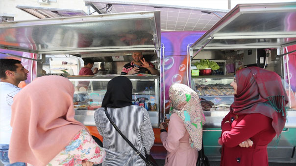 &rsquo;قطار الطعام&rsquo; .. من فكرة داخل المعتقل الى مشروع خارجه