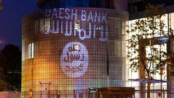 ناشط ألماني يرسم لوحة ضوئية على مبنى السفارة السعودية في برلين تضمنت &rsquo;راية داعش&rsquo; السوداء