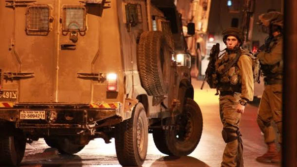 الاحتلال يعتقل وزيراً سابقاً وقيادياً &rsquo;حمساوياً&rsquo; خلال مداهمات بالضفة.. وهدم منزل في القدس بذريعة عدم الترخيص