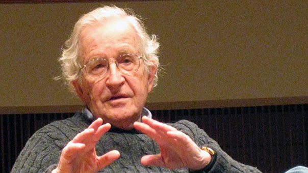 تشومسكي: السعودية مركز &rsquo;التطرّف&rsquo; العالمي وسجلها في حقوق الانسان الاكثر بشاعة