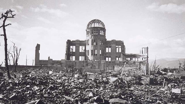  اوباما يدعو من هيروشيما التي دمرتها قنبلة نووية اميركية الى التخلي عن السلاح النووي