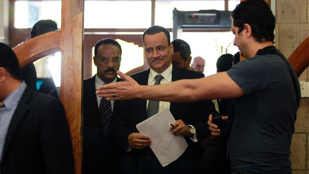 وفد الرياض قدّم كشوفات بأسماء الأسرى إلى مندوب الأمم المتحدة في اجتماع لجنة الاسرى والمعتقلين