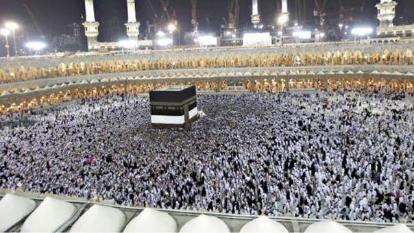 &rsquo;سوء&rsquo; عكاظ: دعاء &rsquo;كميل&rsquo; طقوس ايرانية &rsquo;خطرة وشاذة&rsquo; في الحج!
