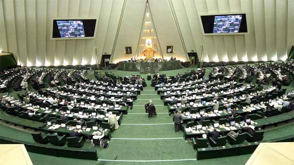 طهران تتهم السعودية و&rsquo;إسرائيل&rsquo; بمحاولة ضرب اقتصادها.. والشورى: لـ رفع شكوى دولية ضد واشنطن