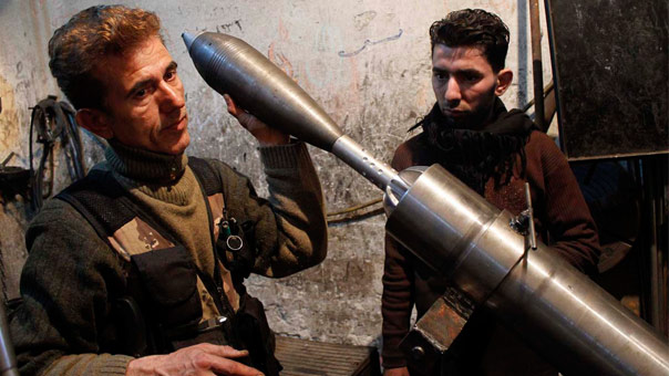 اسلحة اميركية وسعودية مخصصة للمعارضة السورية بيعت في السوق السوداء!