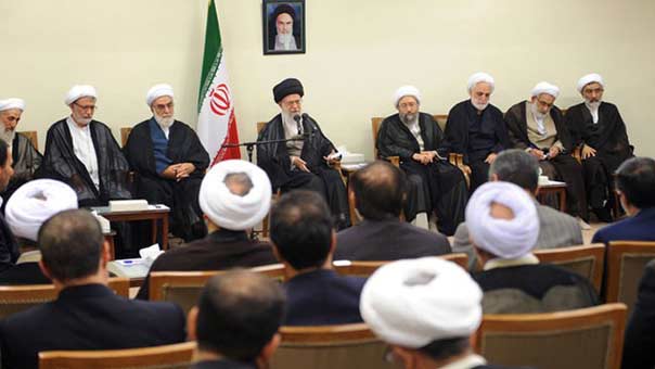 الامام الخامنئي يدعو المسلمين للخروج صفاً واحداً في يوم القدس العالمي