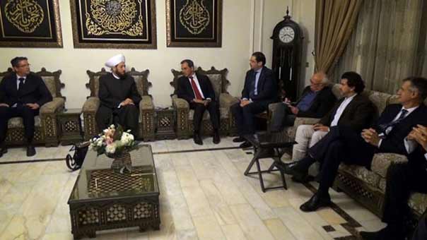 مفتي سوريا يدعو البرلمانيين الأوروبيين إلى رفع صوتهم في وجه سياسة الغطرسة الأمريكية