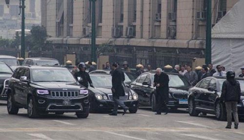 سائقو سيارات أمير سعودي يحتجون في باريس والسبب...!