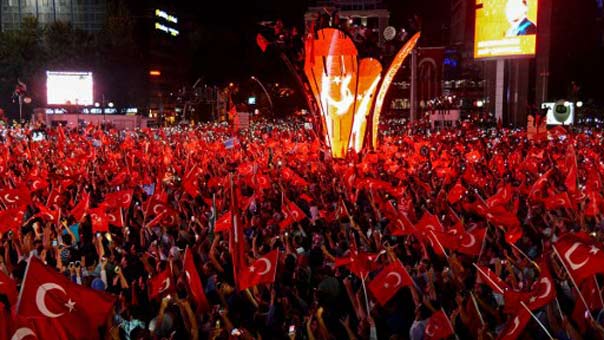 انقلاب انقرة: اعتقالات لمسؤولين عسكريين وأوامر بإسقاط أي مروحية تحلق دون إنذار مسبق