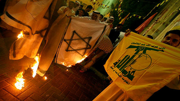 بالصور: شعب البحرين يؤازر المقاومة خلال عدوان  تموز