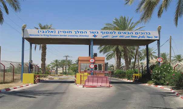 سفر فلسطينيي الضفة مهمّة محفوفة بالمخاطر بسبب إجراءات العدو