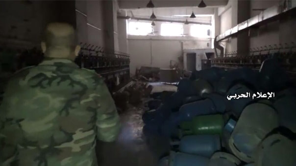 بالصور والفيديو: الجيش السوري يعثر على معمل كبير لتصنيع الصواريخ شمال حلب