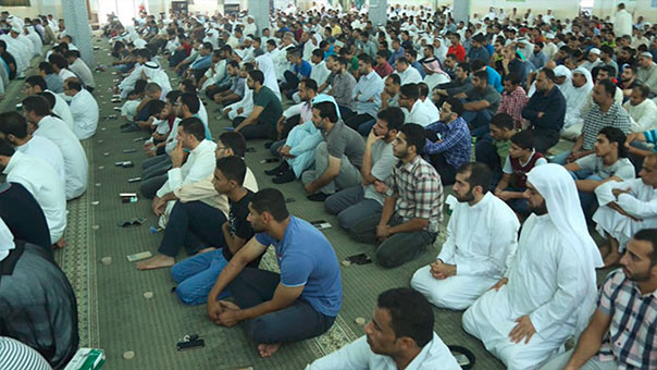 أئمة الجماعة في البحرين يصلّون اليوم في الدراز ويتحدّون الحصار