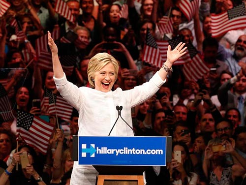 كلينتون تعلن عن قبولها ترشيح &rsquo;الحزب الديمقراطي&rsquo; للرئاسة وتتعهد بالتزام أمن &rsquo;إسرائيل&rsquo;