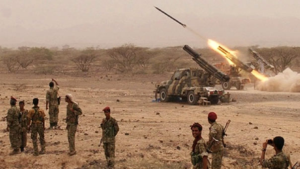 الجيش اليمني واللجان الشعبية تسقطان طائرة إستطلاع وتدمران عددًا من الآليات