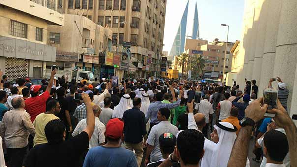 الجماهير البحرينية تشيّع الشهيد حسن الحايكي في المنامة وسط غضب عارم