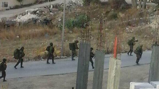 إصابات في مواجهات مع قوات الاحتلال واعتقال 10 فلسطينيين بينهم أسير محرر في جنوب الخليل