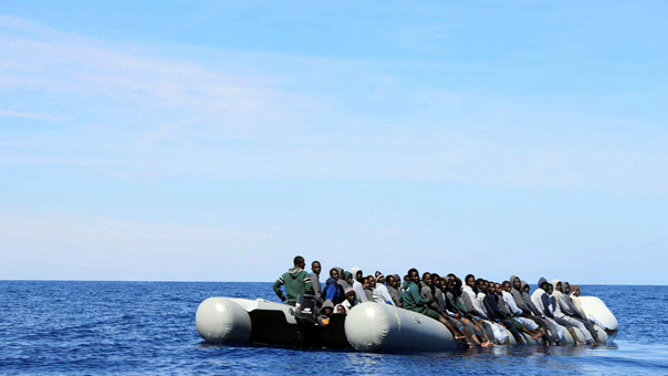 خفر السواحل الإيطالي ينتشل 5 جثث لمهاجرين وينقذ 534 آخرين