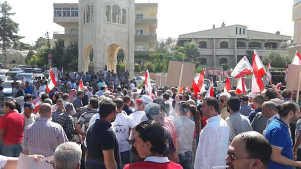 اعتصام لمزارعي بعلبك احتجاجاً على جفاف مياه البركة ونهر راس العين جراء الإعتداءات المتكررة