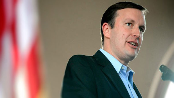 سيناتور اميركي يحمل بلاده دماء المدنيين في اليمن: اميركا تسلّح وتعطي خرائط الأهداف للسعوديين!