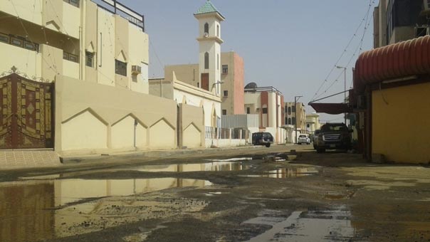 السعودية: الإهمال يُغرق جامع الملك عبد العزيز في جيزان ويقطع الطرقات