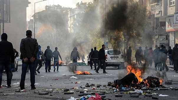 عشرات القتلى والجرحى بانفجار سيارة مفخخة شرقي تركيا وحزب العمال يتبنى