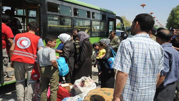 استكمالا لاتفاق داريا .. خروج أكثر من 300 شخص عند مدخل المعضمية إلى مركز حرجلة