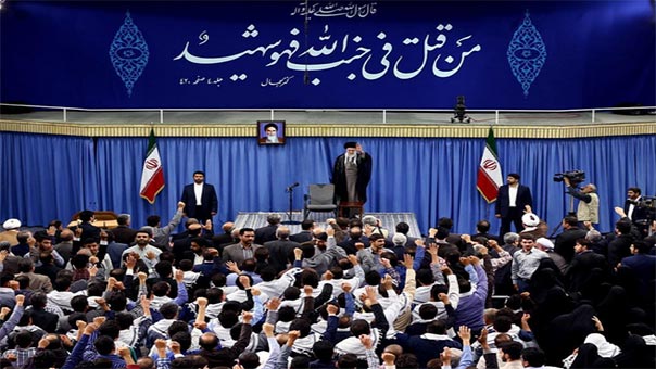 الإمام الخامنئي استقبل عوائل شهداء منى: الصمت على جرائم &rsquo;آل سعود&rsquo; مصيبة كبرى وبلاء عظيم للأمة الاسلامية  