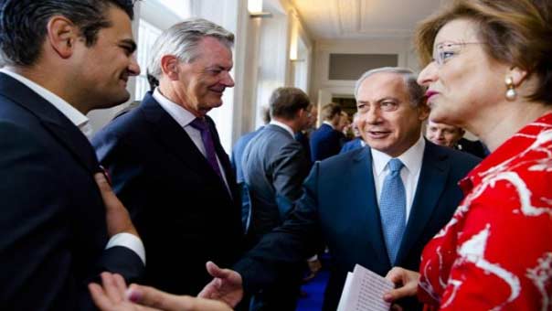 بالفيديو: نائب هولندي يرفض مصافحة نتنياهو