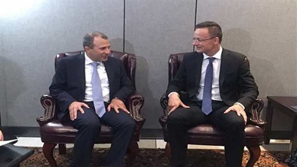 باسيل التقى نظيره الهنغاري وتشديد على عودة النازحين السوريين إلى بلادهم