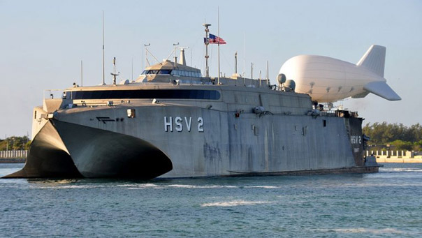 القوة الصاروخية اليمنية تستهدف سفينة حربية تابعة للعدوان قبالة سواحل تعز