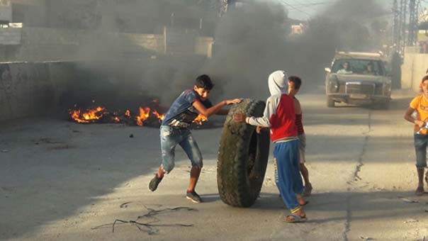 غضب واضراب في البدواي ونهر البارد بعد وفاة طفلة وجدتها