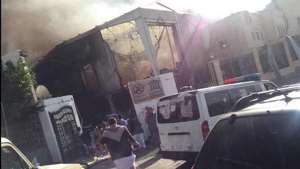 مئات الشهداء والجرحى في جريمة ابادة كاملة الاوصاف نفذها العدوان السعودي بصالة للعزاء في صنعاء 