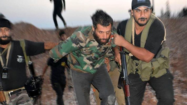 بالصور والفيديو: الجيش السوري وحلفاؤه يأسرون عدداً من تكفيريي &rsquo;النصرة&rsquo; جنوب حلب