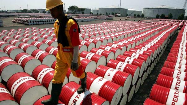 رغم تعافي اسعار النفط .. خفض اضافي للانفاق بالخليج وتراجع بمعدل النمو في السعودية