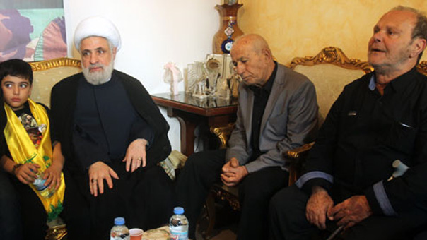 الشيخ قاسم بارك لعائلة الشهيد القائد حاتم حمادي: سنستمر ولن نترك سوريا ما دام هناك حاجة لمواجهة التكفيريين