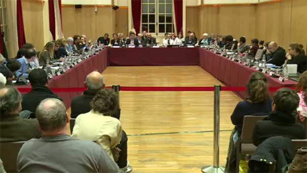 مجلس بلدية &rsquo;إيفري سور سين&rsquo; الفرنسية يتبنى نداءً يدعو إلى مقاطعة البضائع &rsquo;الإسرائيلية&rsquo;